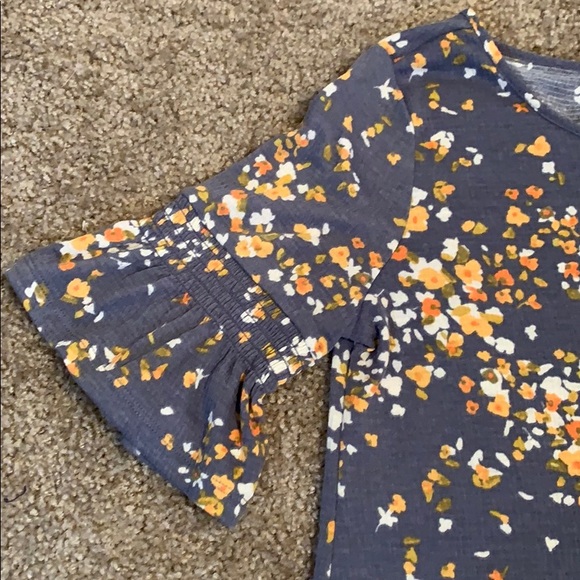 LC Floral Pattern Top - Picture 2 of 8